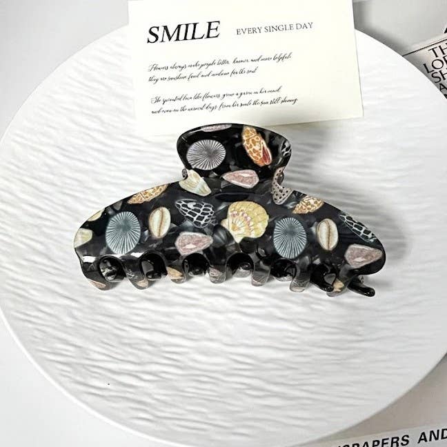 Jumbo Floral Seashell Hair Claw Clips | 40H1123: Black